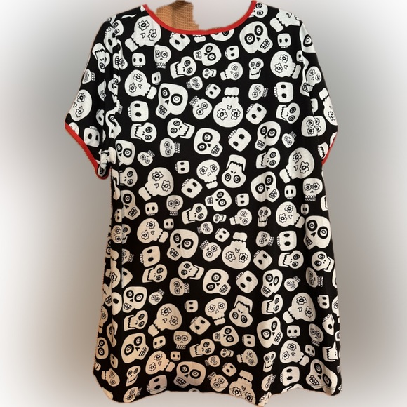 LuLaRoe perfect size 3xl Halloween shirt. - Picture 2 of 5